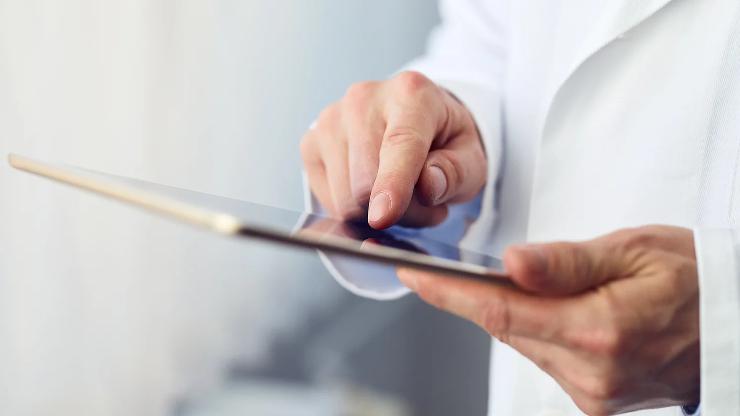 PEG - Arzt am Tablet