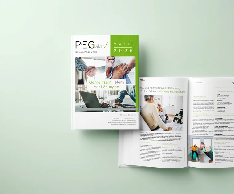 Mockup der Vorderseite und einer aufgeklappten Doppelseite des Magazins PEGaktiv 2026