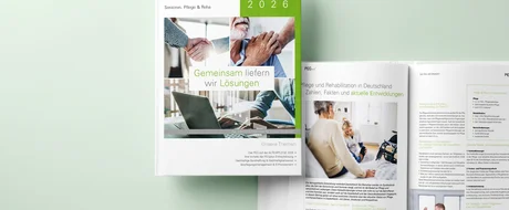 Mockup der Vorderseite und einer aufgeklappten Doppelseite des Magazins PEGaktiv 2026