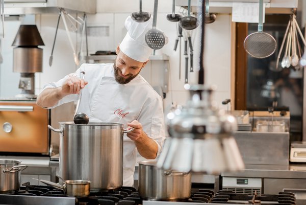 PEG - Verpflegungsmanagement PEG - Koch in der Küche