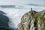 PEG - Aussicht auf einen Berg über den Wolken in der Natur 